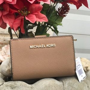 NWT Micheal Kors women’s wallet